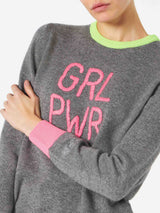 Maglia da donna grigia ricamo GIRL PWR fluo e dettagli fluo