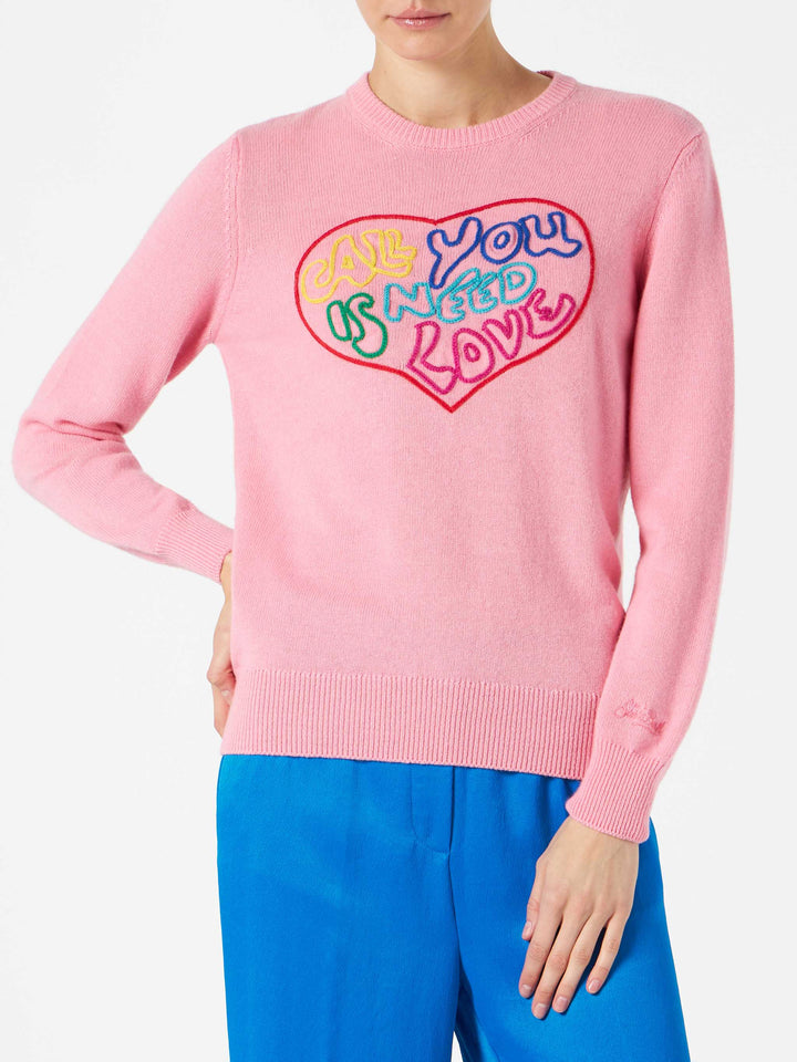 Maglione rosa da donna ricamo All you need is love