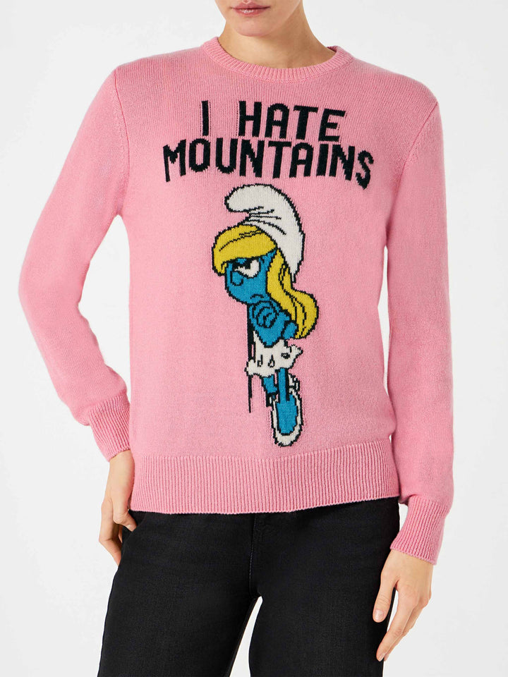 Frau rosa Pullover Ich hasse Berge Schlumpfine | ©PEYO SONDERAUSGABE