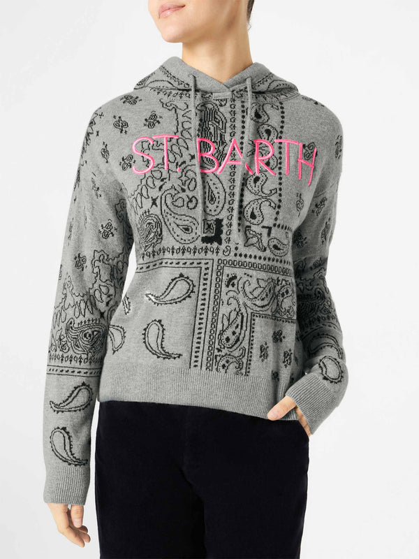 Kurz geschnittener Damen-Kapuzenpullover aus Strick mit Bandana-Print